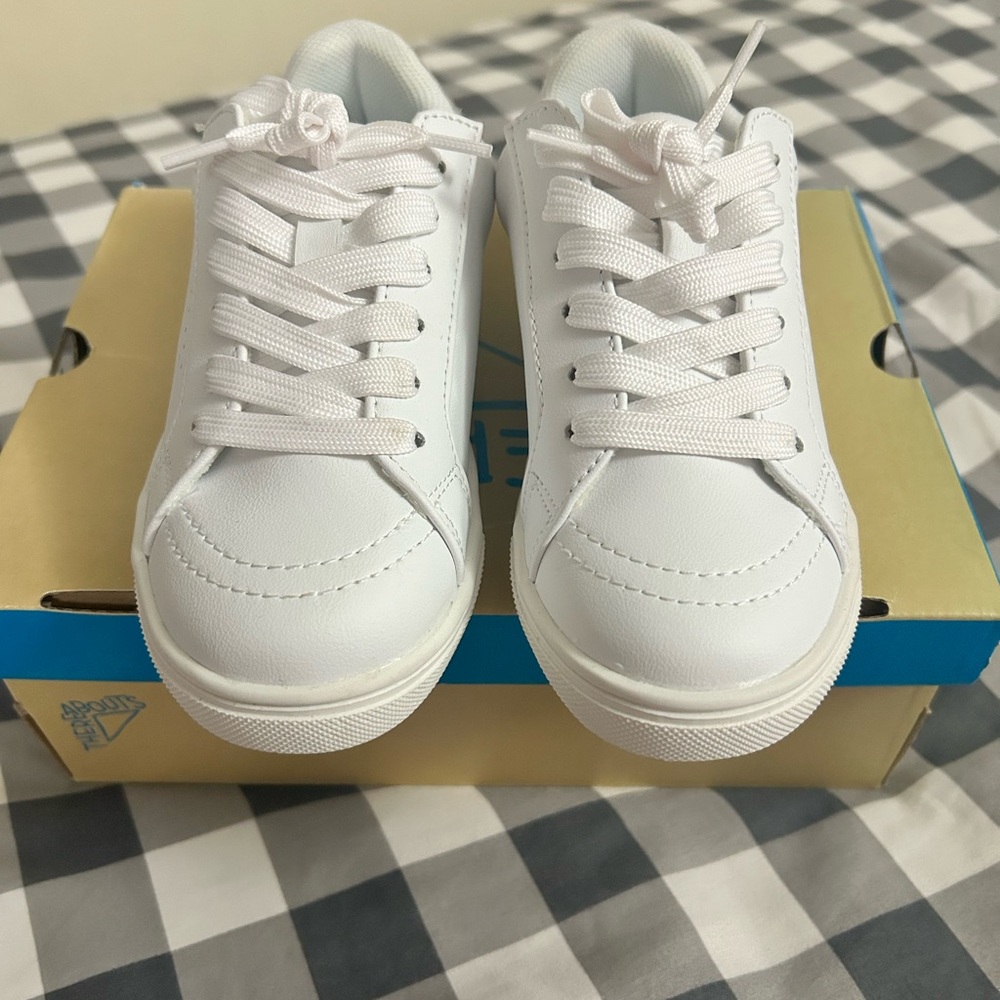 Kids White Lace-Up Sneakers with Star Perforation - Picture 3 of 7